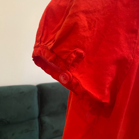 Dainty, light, button down short sleeve blouse. - Picture 4 of 6